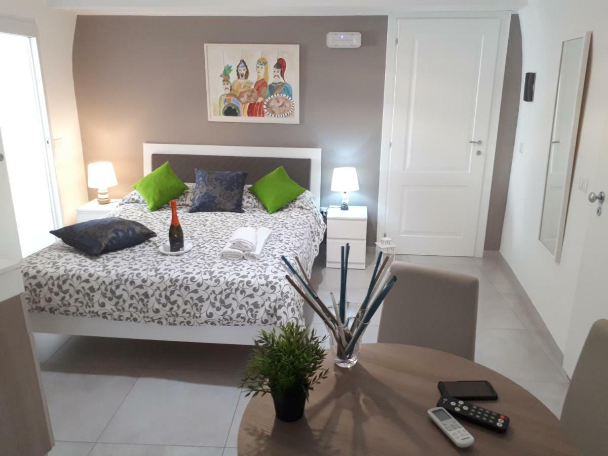 Benedettini - Exclusive Apartments & Monastery View คาตาเนีย ภายนอก รูปภาพ